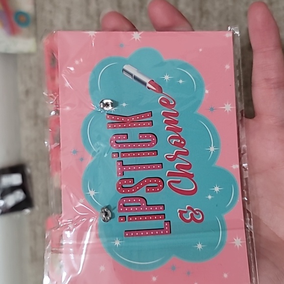 Accessories Galore - Picture 7 of 13